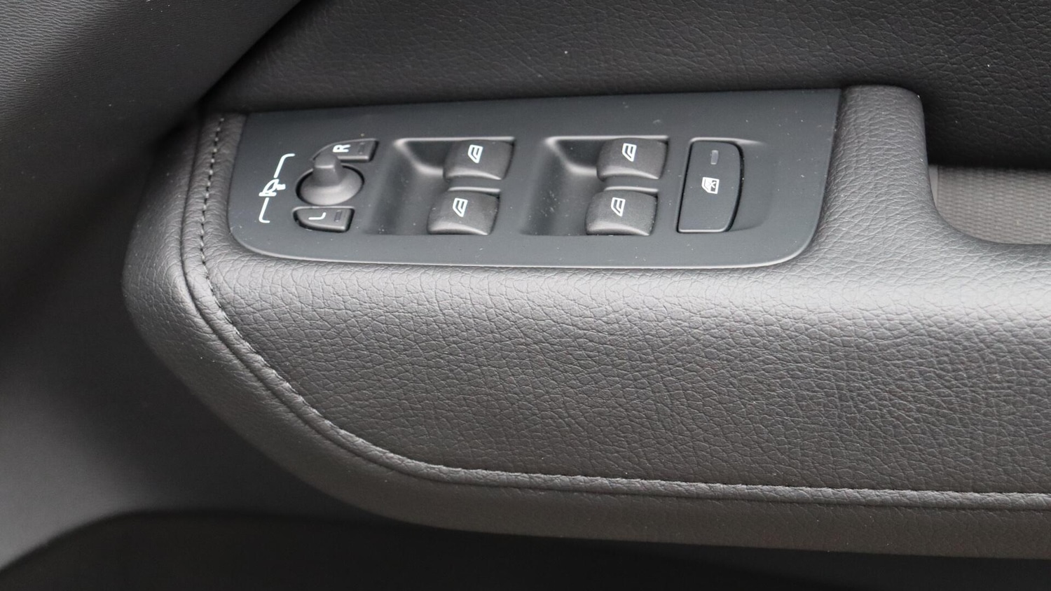 Used Volvo XC60 2022 for sale - 76060154: Photo 24