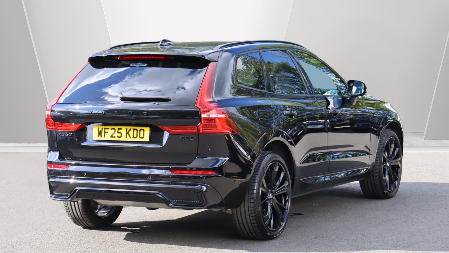 Used Volvo XC60 2025 for sale - 76084357: Photo 2