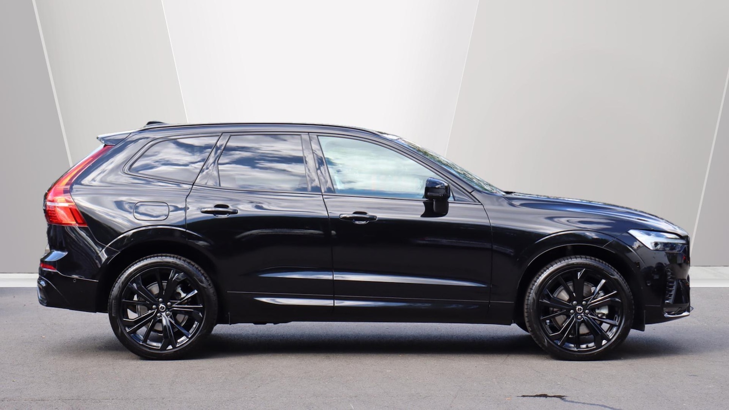 Used Volvo XC60 2025 for sale - 76084357: Photo 3