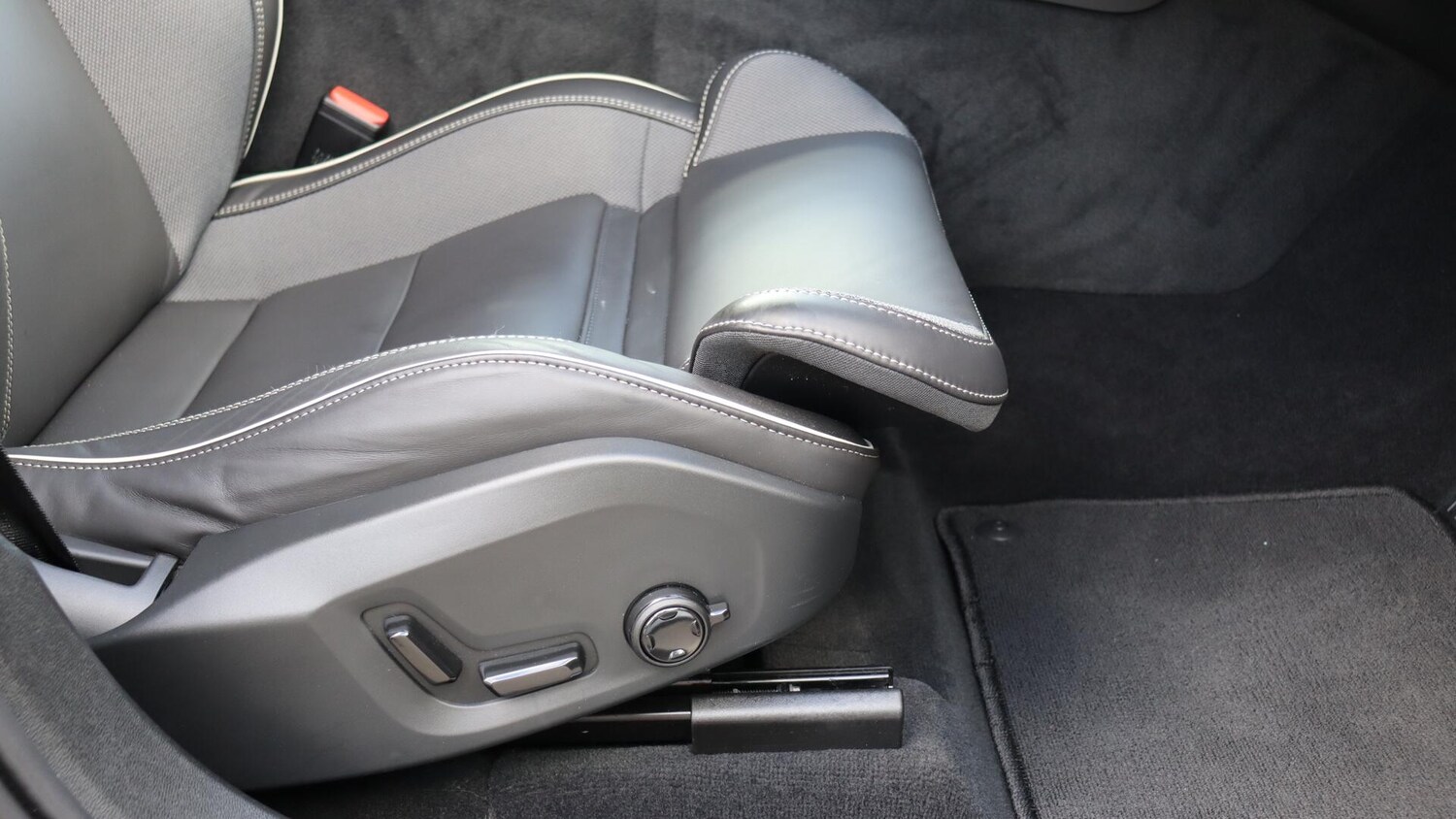 Used Volvo XC60 2025 for sale - 76084357: Photo 30