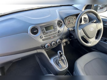 Used Hyundai i10 2019 for sale - 76231186: Photo