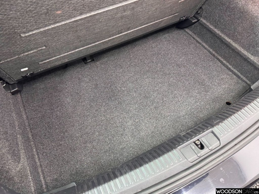 Used Volkswagen Polo 2016 for sale - 76698441: Photo 21