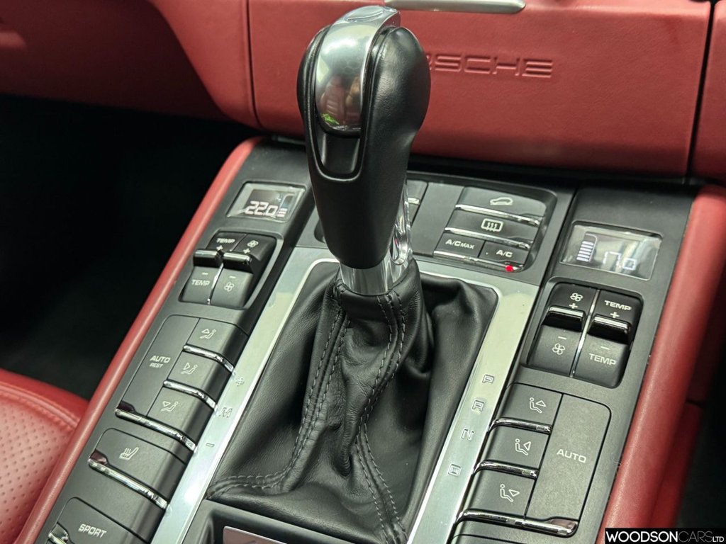 Used Porsche Macan 2016 for sale - 78022159: Photo 32