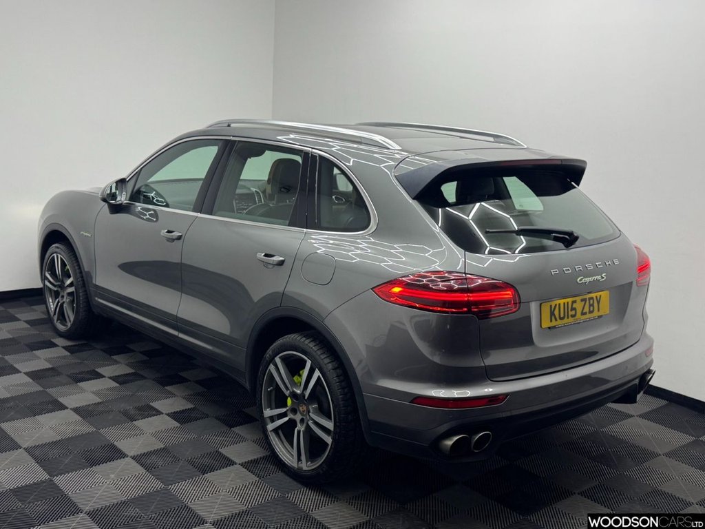 Used Porsche Cayenne 2015 for sale - 77499090: Photo 2