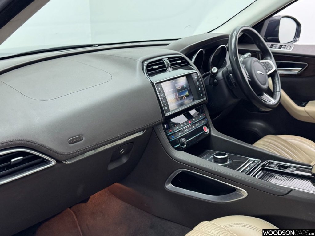 Used Jaguar F-Pace 2017 for sale - 78049536: Photo 5