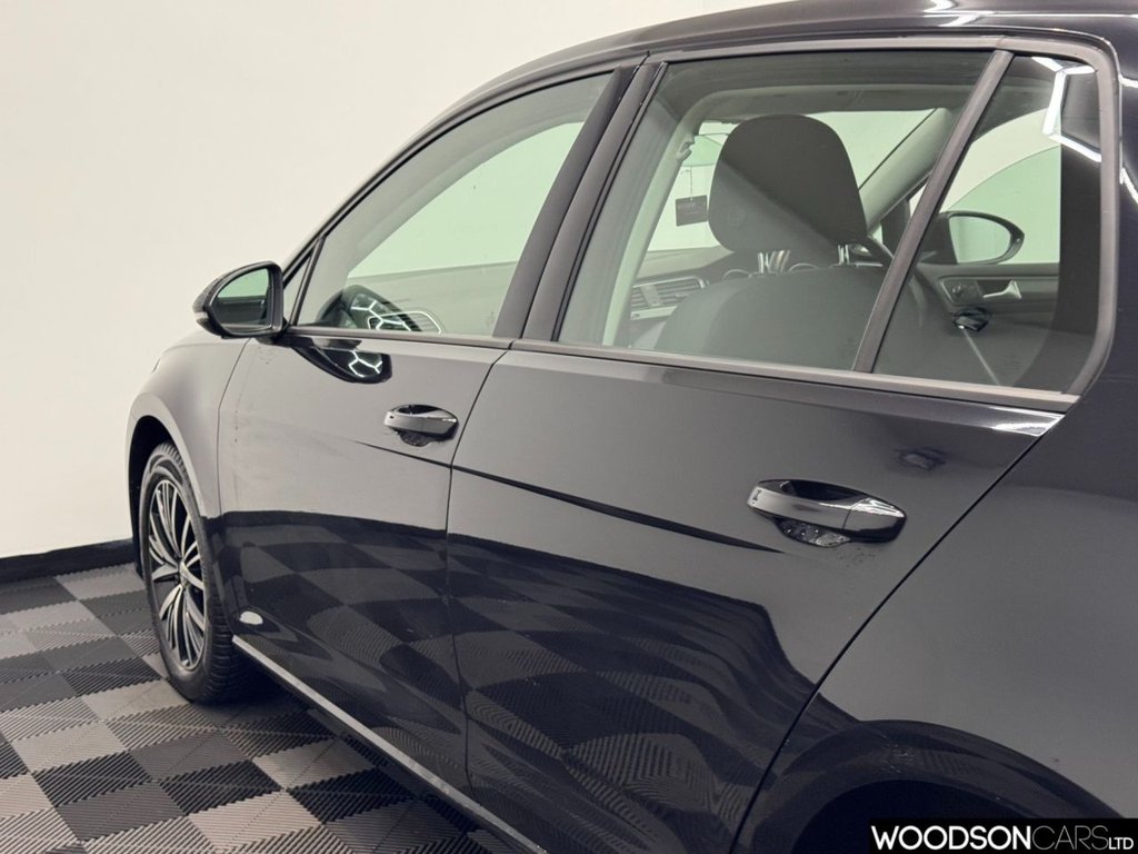 Used Volkswagen Golf 2017 for sale - 76642154: Photo 24