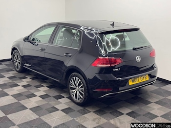 Used Volkswagen Golf 2017 for sale - 76642154: Photo