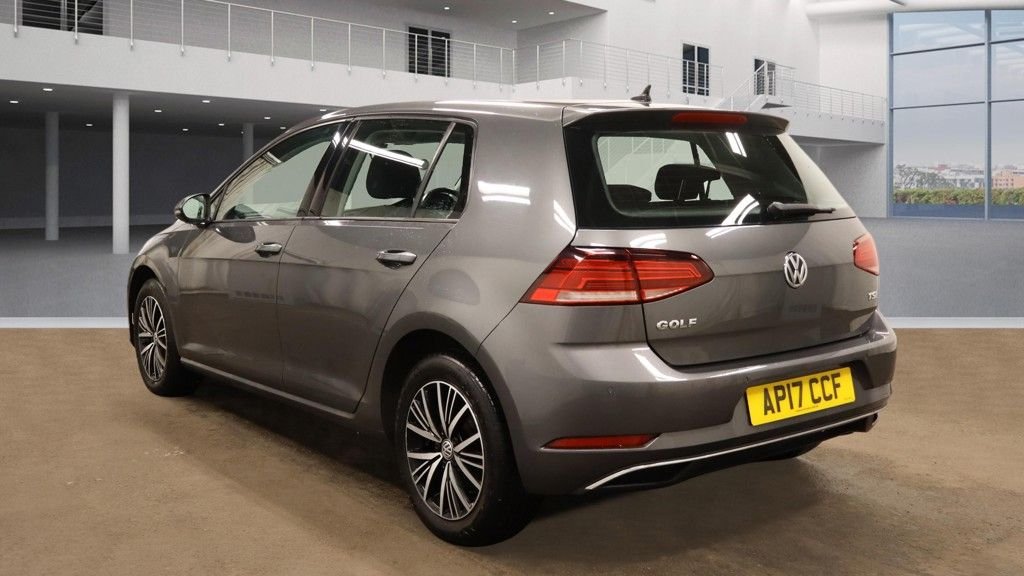 Used Volkswagen Golf 2017 for sale - 77089390: Photo 2