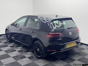 Used Volkswagen Golf 2019 for sale - 76080295: Photo 2