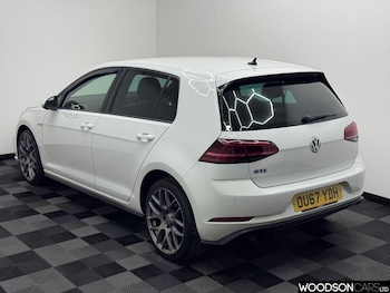 Used Volkswagen Golf 2017 for sale - 76309451: Photo 2
