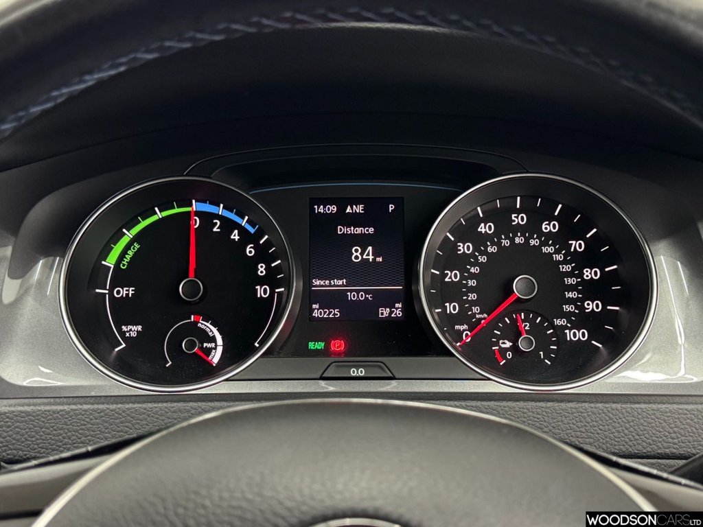 Used Volkswagen Golf 2014 for sale - 76686570: Photo 8