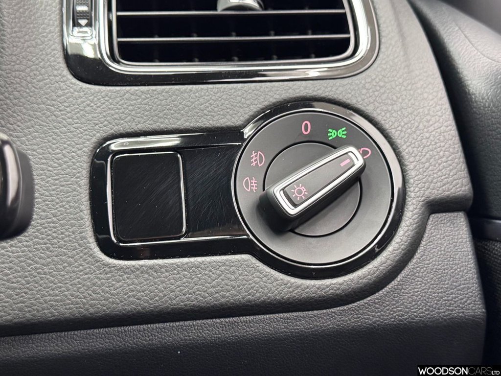 Used Volkswagen Polo 2015 for sale - 76841691: Photo 31