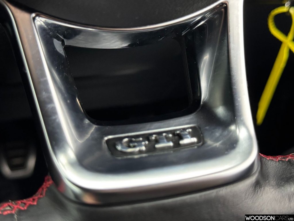 Used Volkswagen Polo 2015 for sale - 76841691: Photo 32