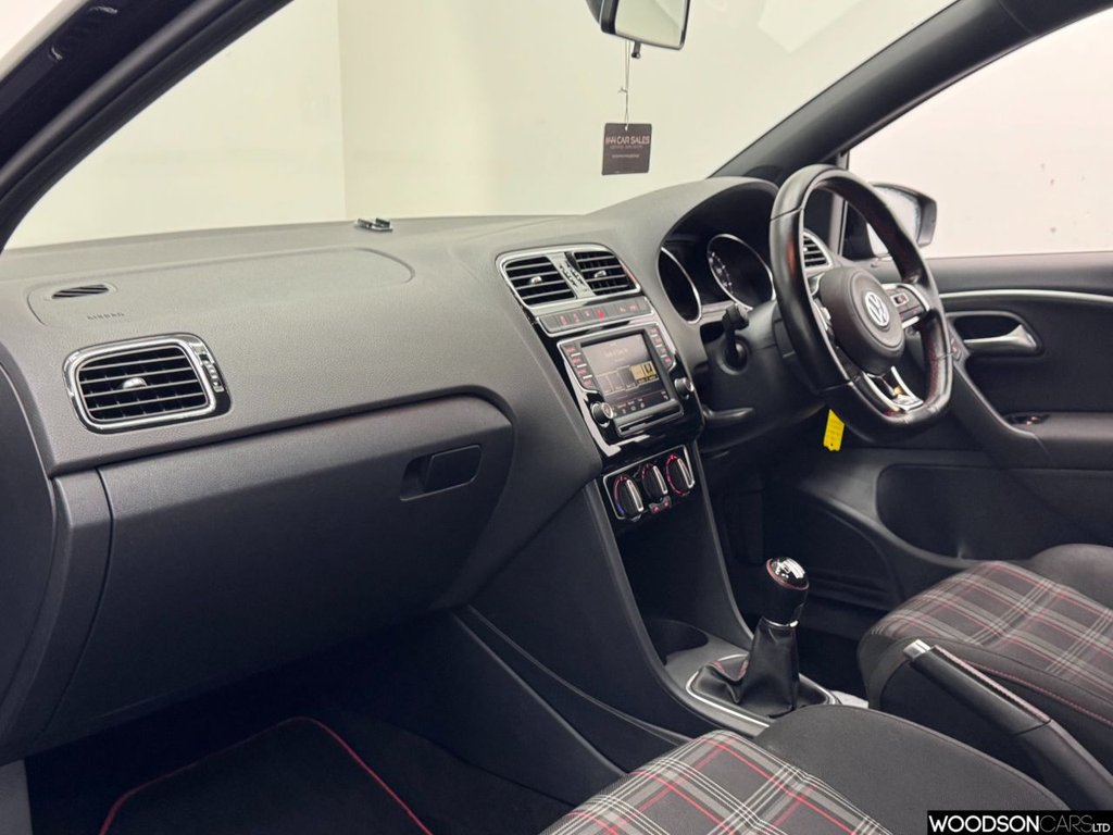 Used Volkswagen Polo 2015 for sale - 76841691: Photo 6