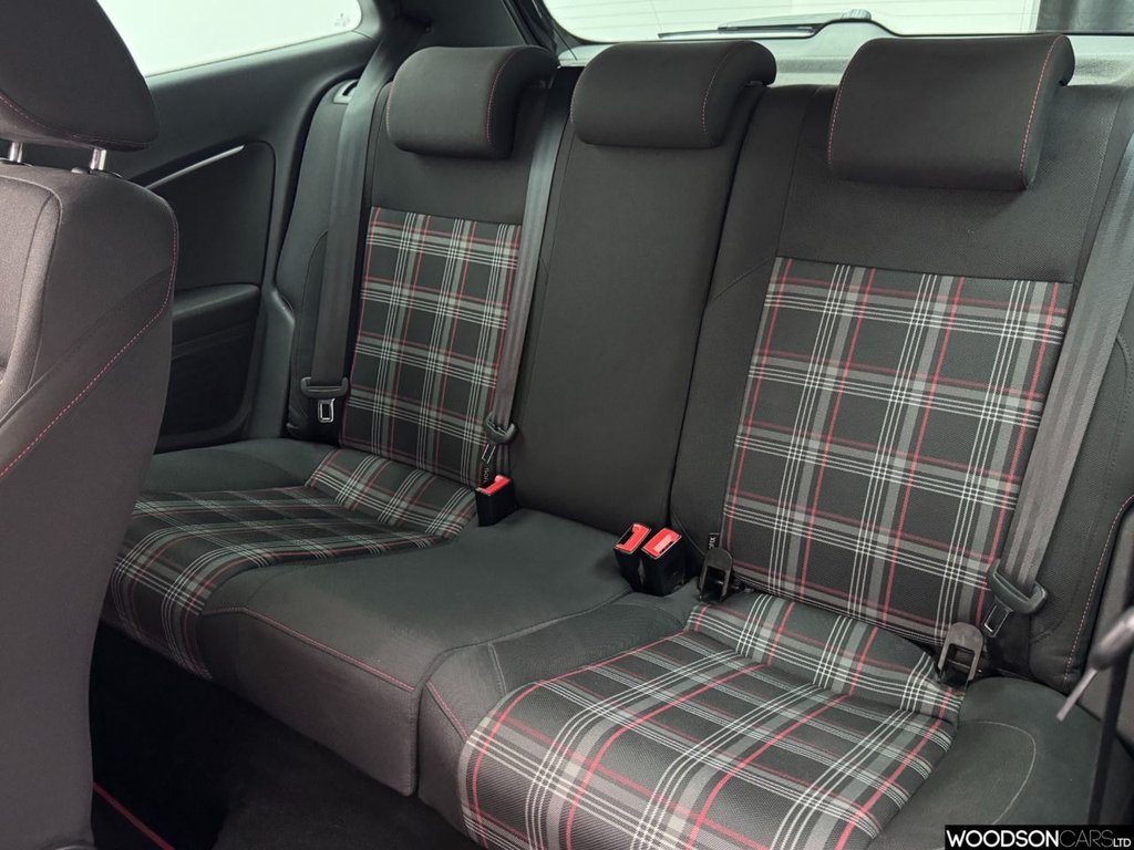 Used Volkswagen Polo 2015 for sale - 76841691: Photo 8