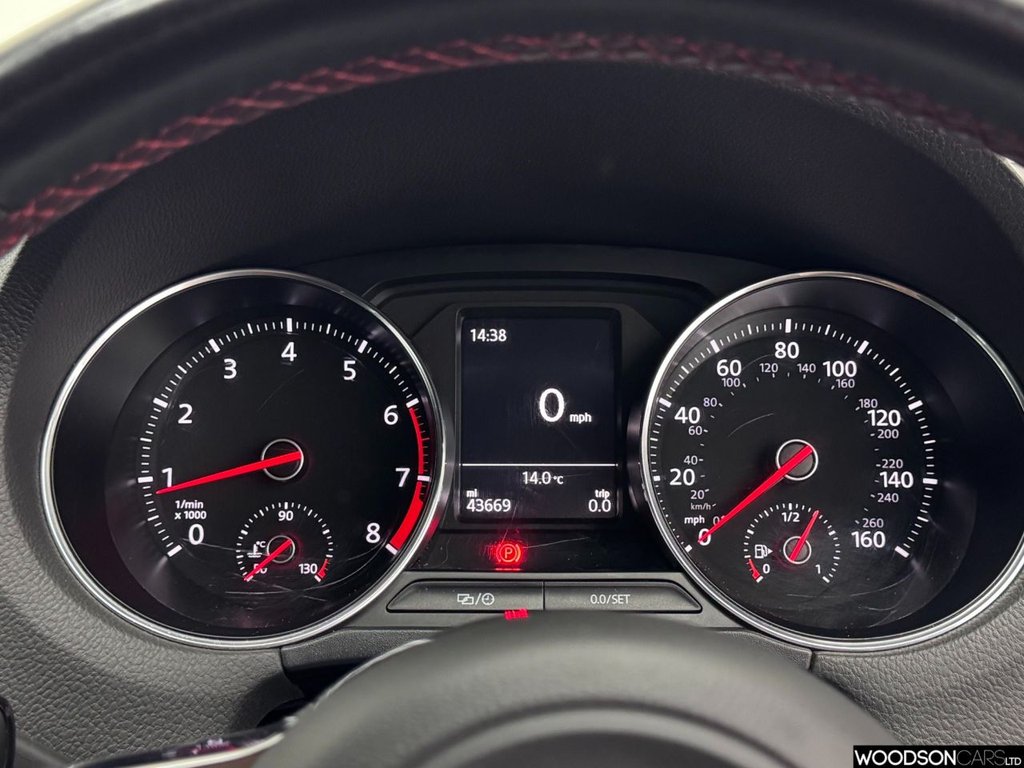 Used Volkswagen Polo 2015 for sale - 76841691: Photo 9