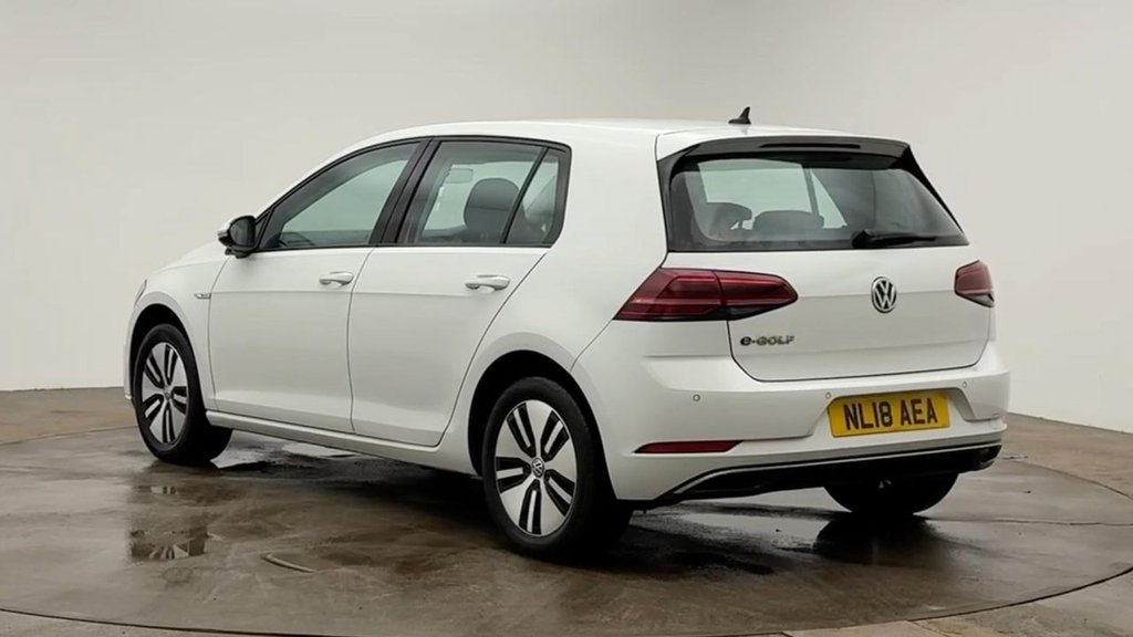 Used Volkswagen Golf 2018 for sale - 78068616: Photo 2