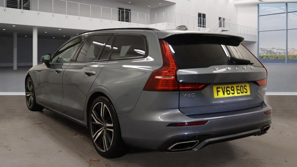 Used Volvo V60 2019 for sale - 76883518: Photo 2