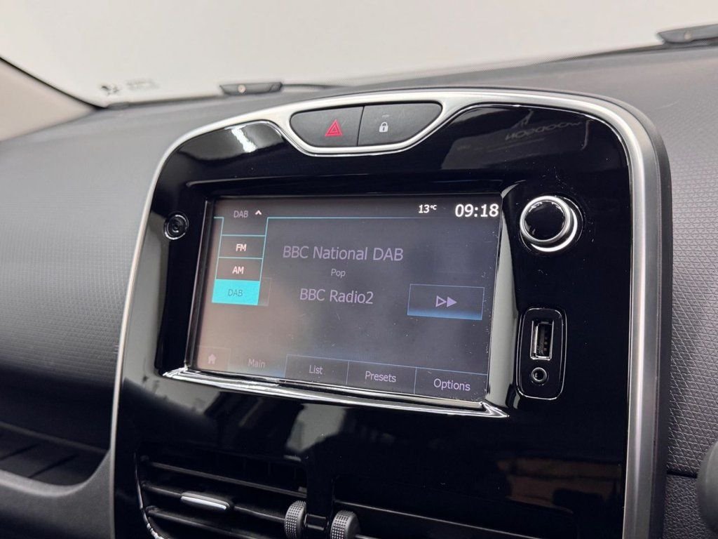 Used Renault Clio 2016 for sale - 76642845: Photo 13