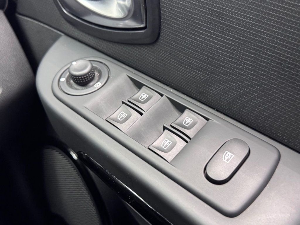 Used Renault Clio 2016 for sale - 76642845: Photo 20