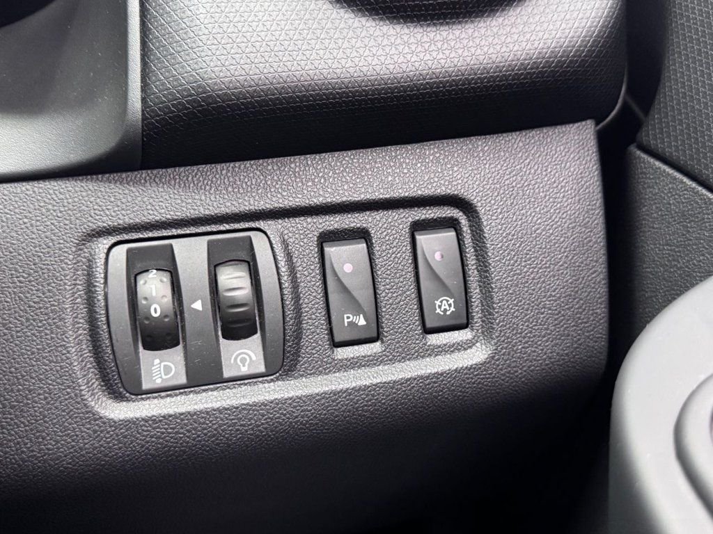 Used Renault Clio 2016 for sale - 76642845: Photo 24