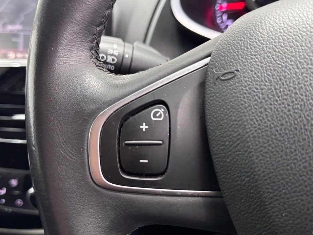 Used Renault Clio 2016 for sale - 76642845: Photo 26