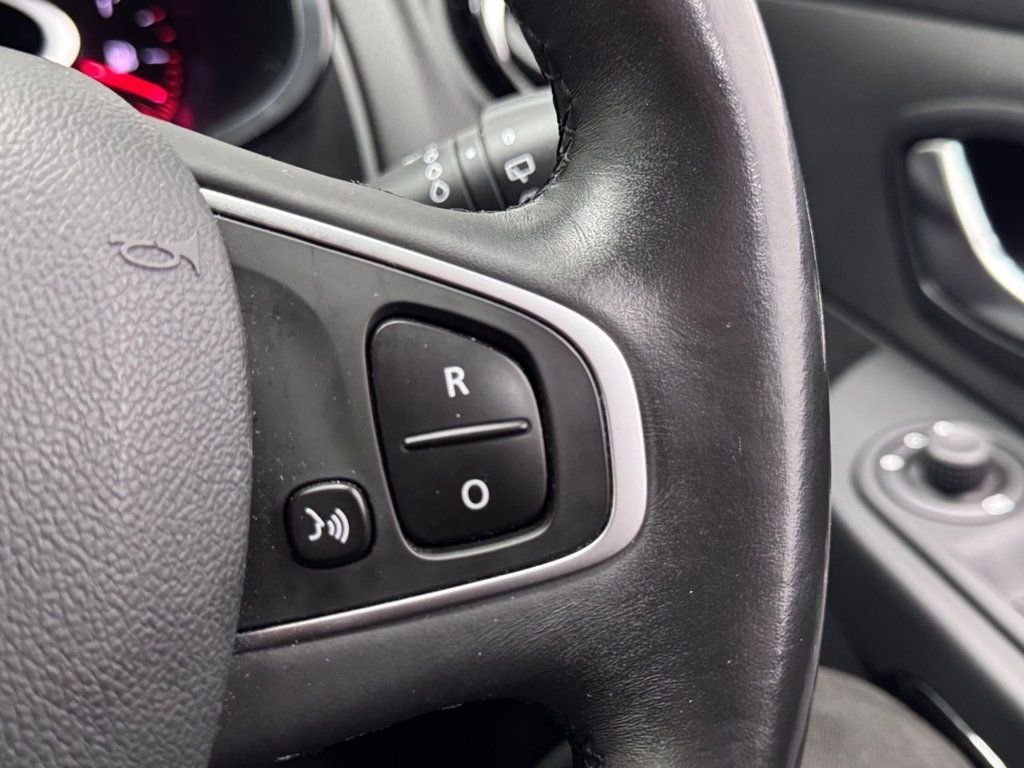 Used Renault Clio 2016 for sale - 76642845: Photo 27