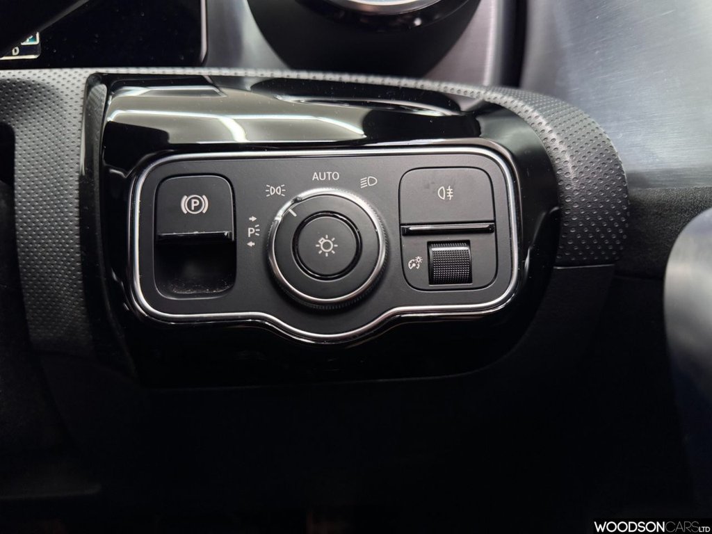 Used Mercedes-Benz A-Class 2018 for sale - 76642304: Photo 32