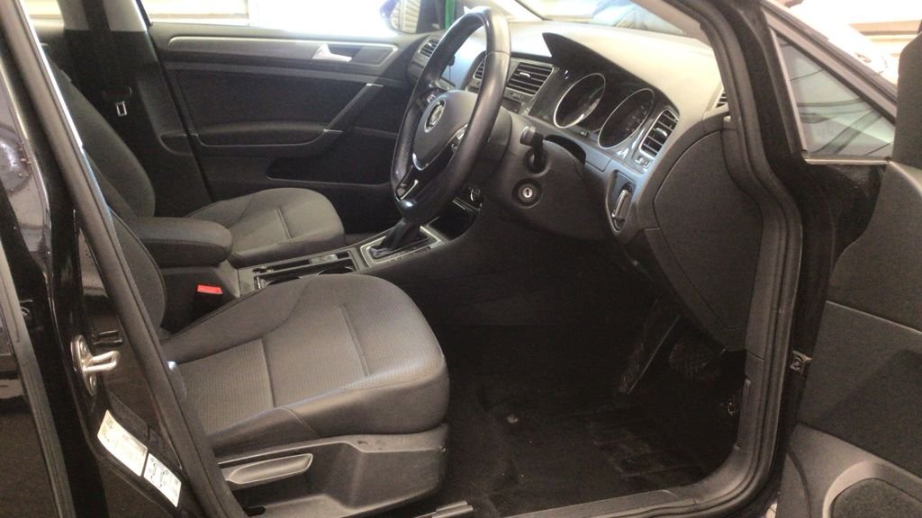 Used Volkswagen Golf 2019 for sale - 78068681: Photo 5