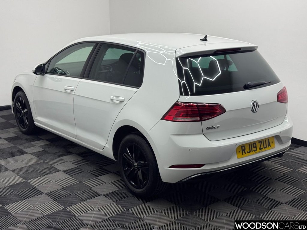 Used Volkswagen Golf 2019 for sale - 76642207: Photo 2