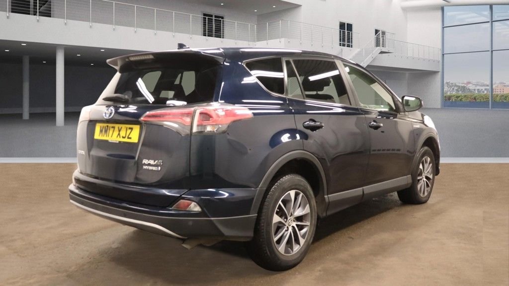 Used Toyota RAV4 2017 for sale - 77748151: Photo 2