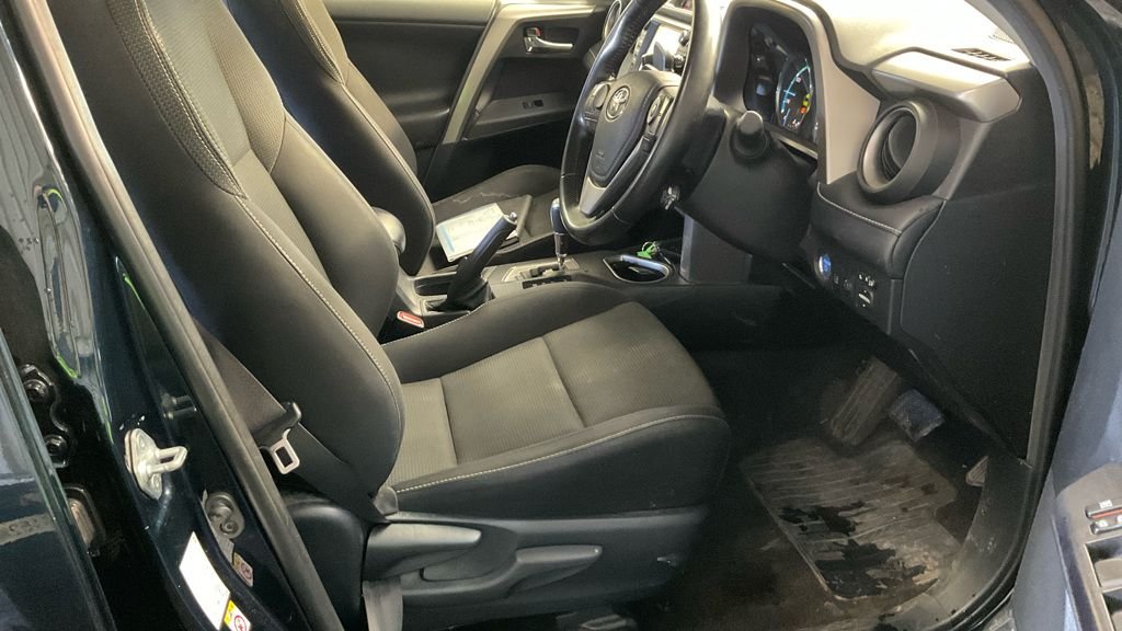 Used Toyota RAV4 2017 for sale - 77748151: Photo 5