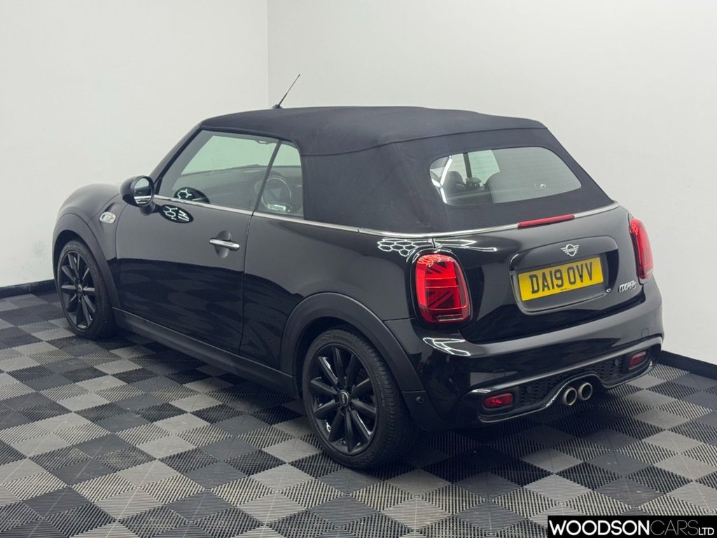 Used MINI Convertible 2019 for sale - 77654481: Photo 2