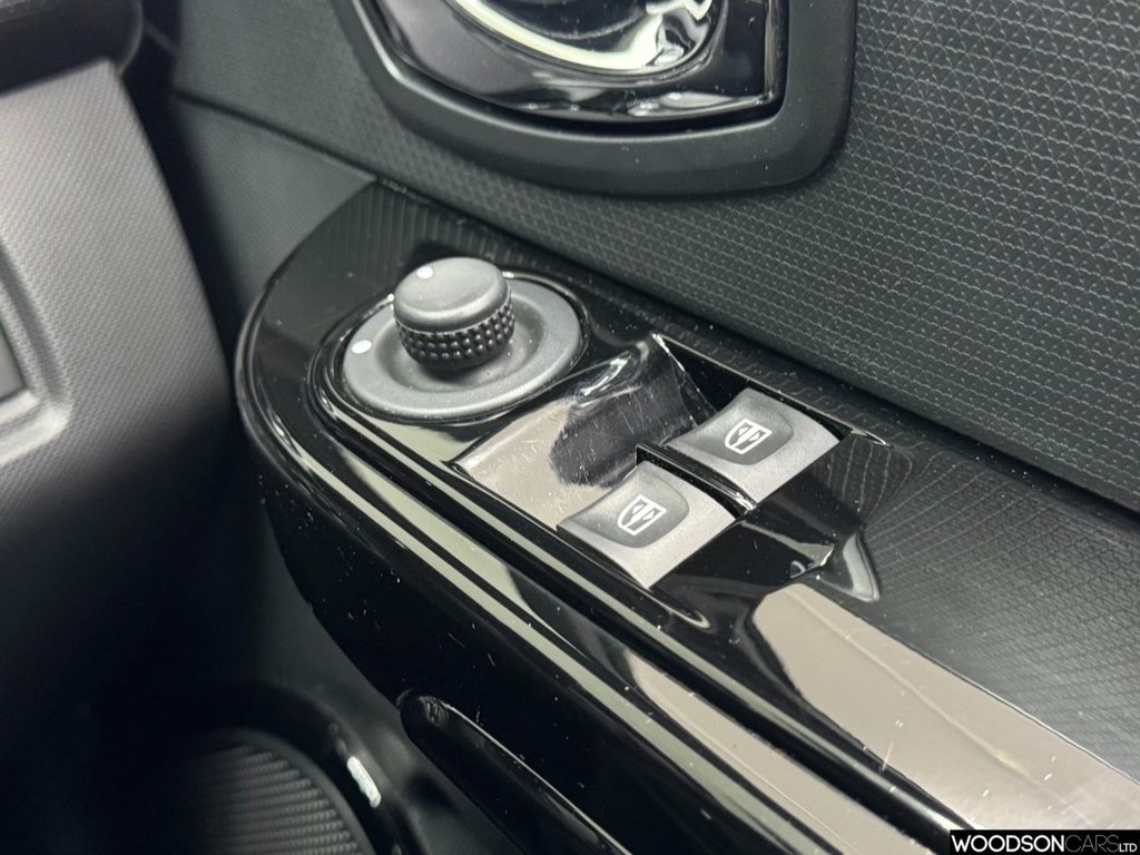 Used Renault Clio 2013 for sale - 77820683: Photo 27