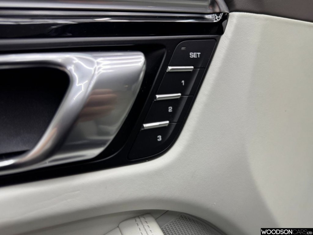 Used Porsche Macan 2017 for sale - 77765559: Photo 40