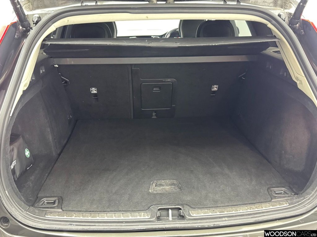 Used Volvo V60 2018 for sale - 77764758: Photo 31