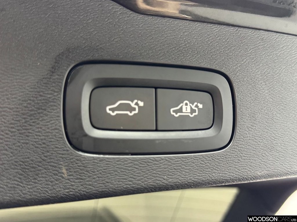 Used Volvo V60 2018 for sale - 77764758: Photo 32