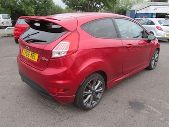 Used Ford Fiesta 2017 for sale - 76019559: Photo 2