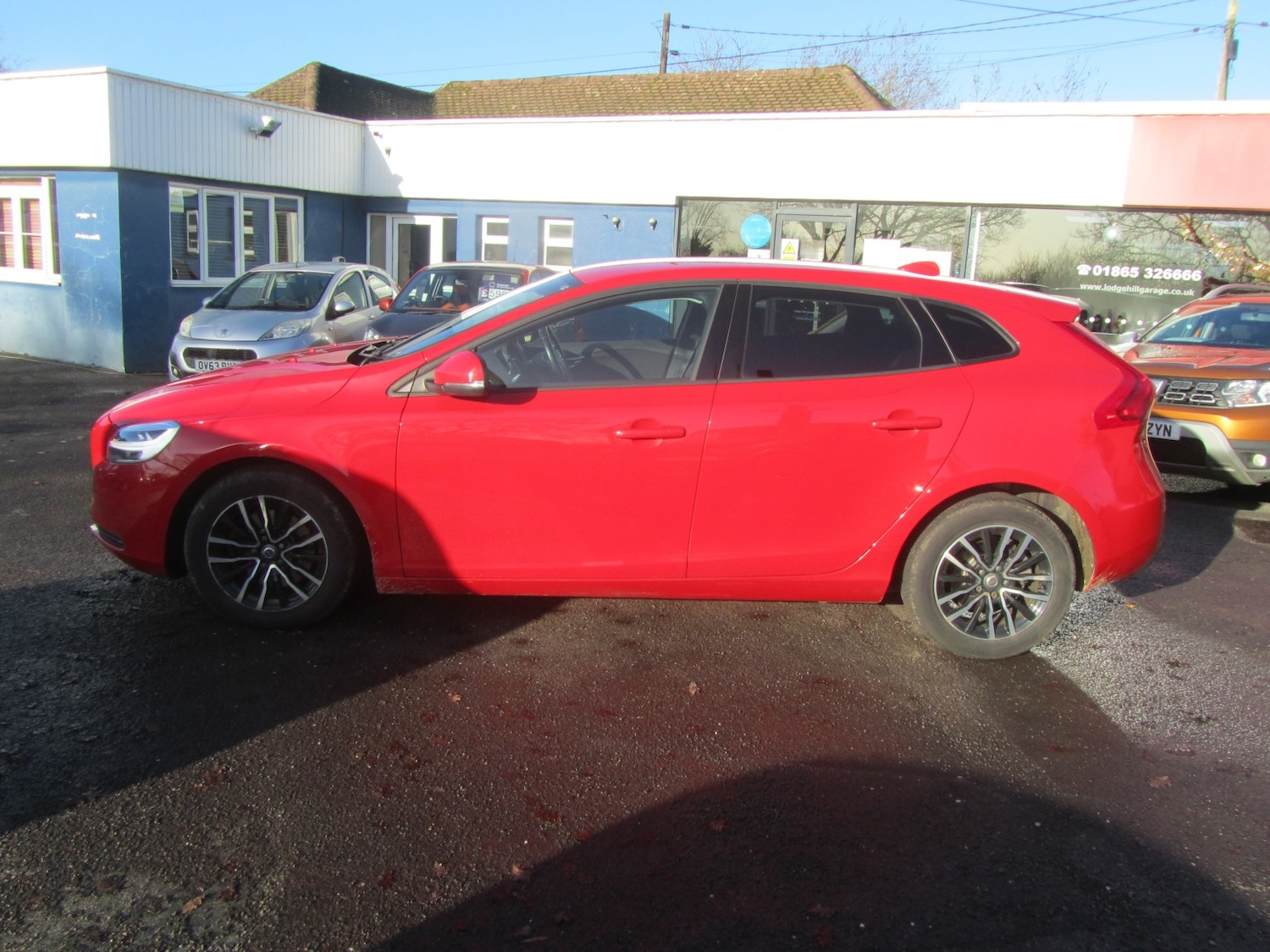 Used Volvo V40 2017 for sale - 77028024: Photo 2