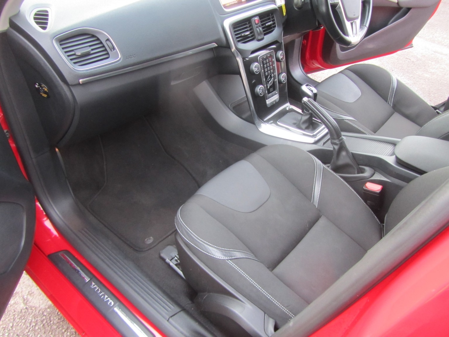 Used Volvo V40 2017 for sale - 77028024: Photo 24