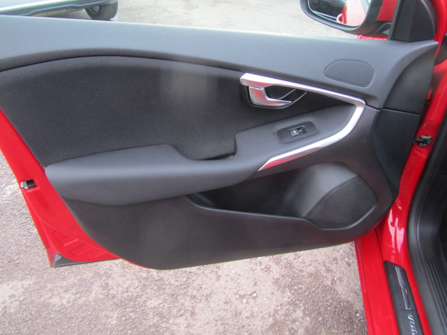 Used Volvo V40 2017 for sale - 77028024: Photo 28