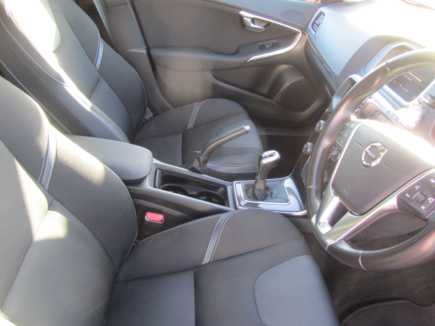 Used Volvo V40 2017 for sale - 77028024: Photo 3