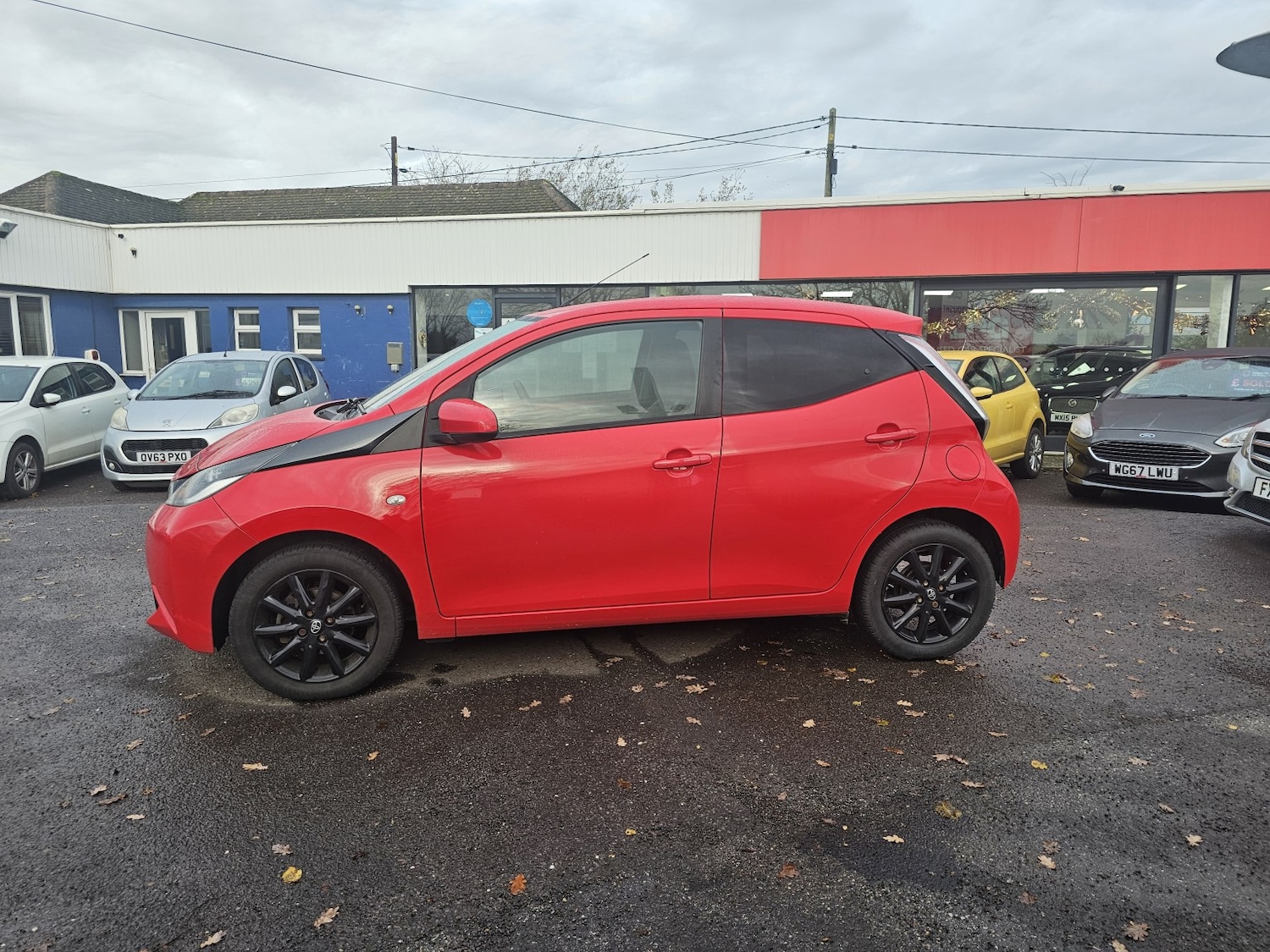 Used Toyota AYGO 2017 for sale - 76858912: Photo 2
