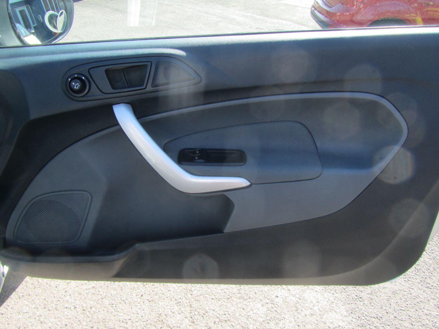 Used Ford Fiesta 2010 for sale - 76340358: Photo 16