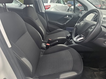 Used Peugeot 208 2016 for sale - 79551872: Photo