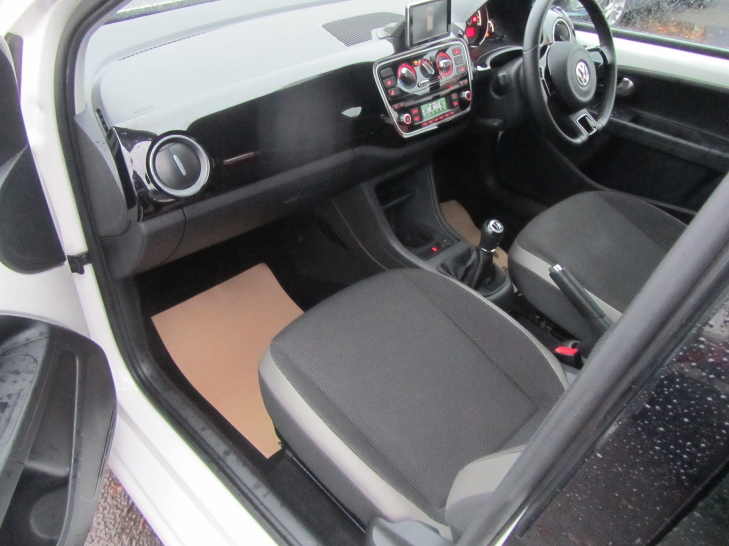 Used Volkswagen up! 2016 for sale - 76580022: Photo 23