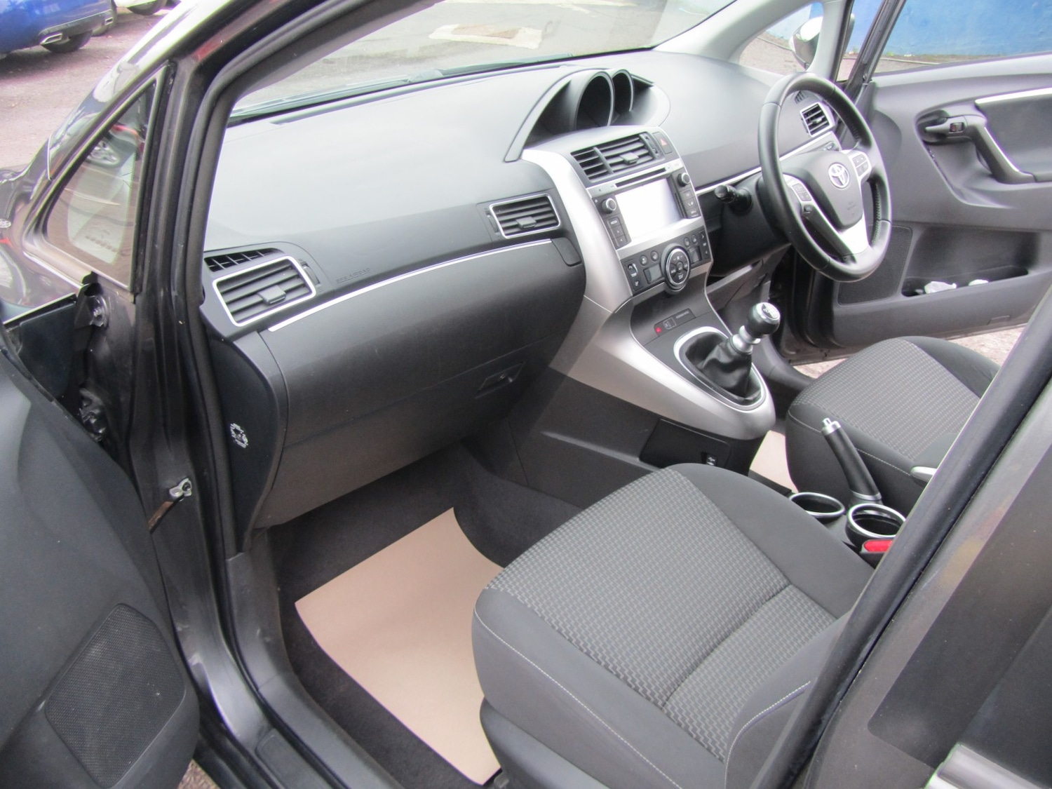 Used Toyota Verso 2015 for sale - 76924393: Photo 26