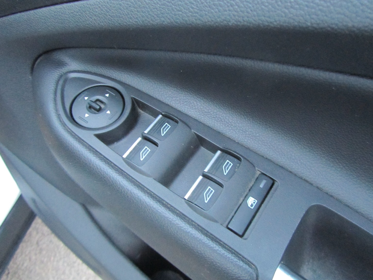 Used Ford Kuga 2015 for sale - 75615839: Photo 21