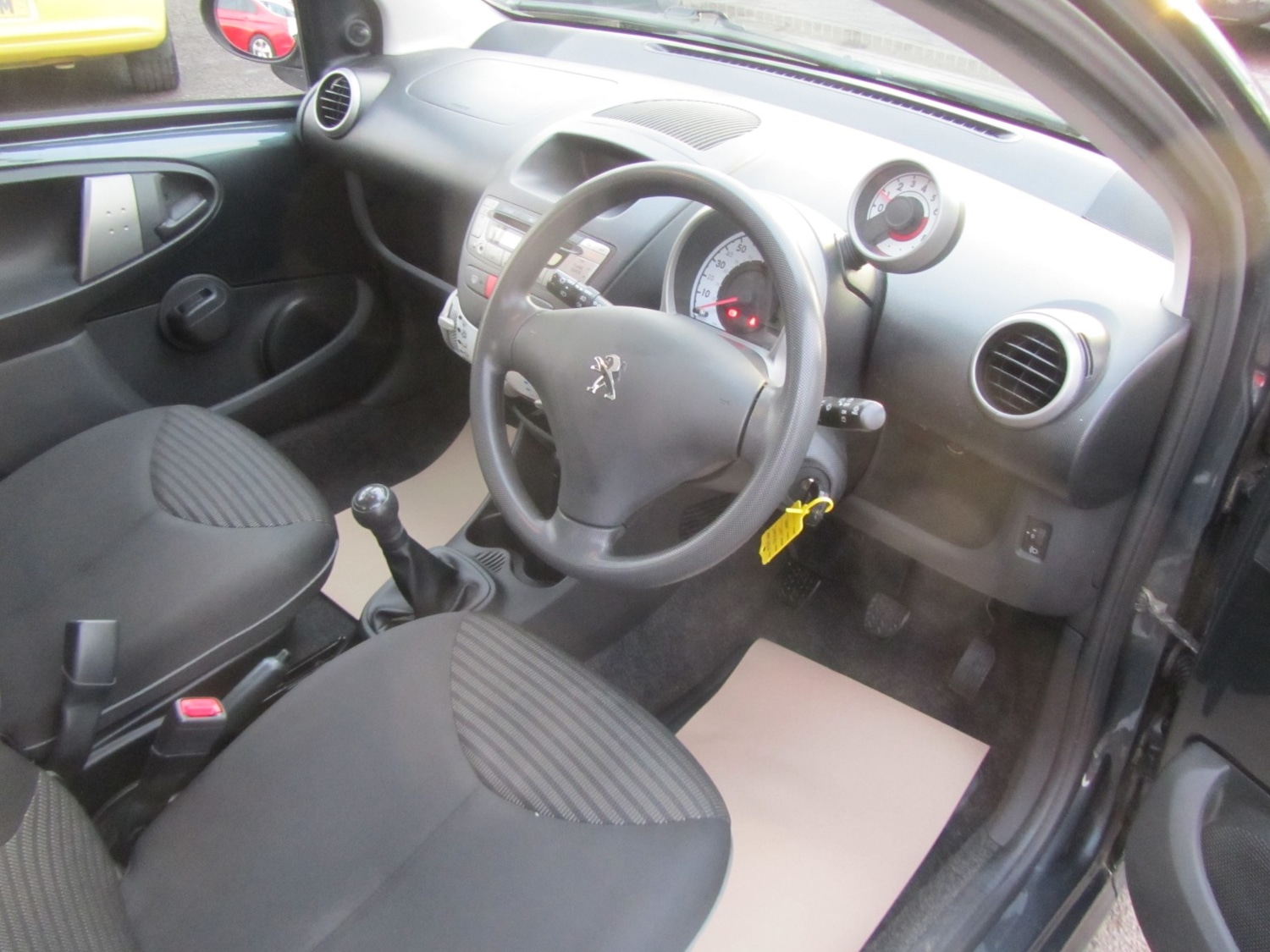Used Peugeot 107 2014 for sale - 77154347: Photo 9