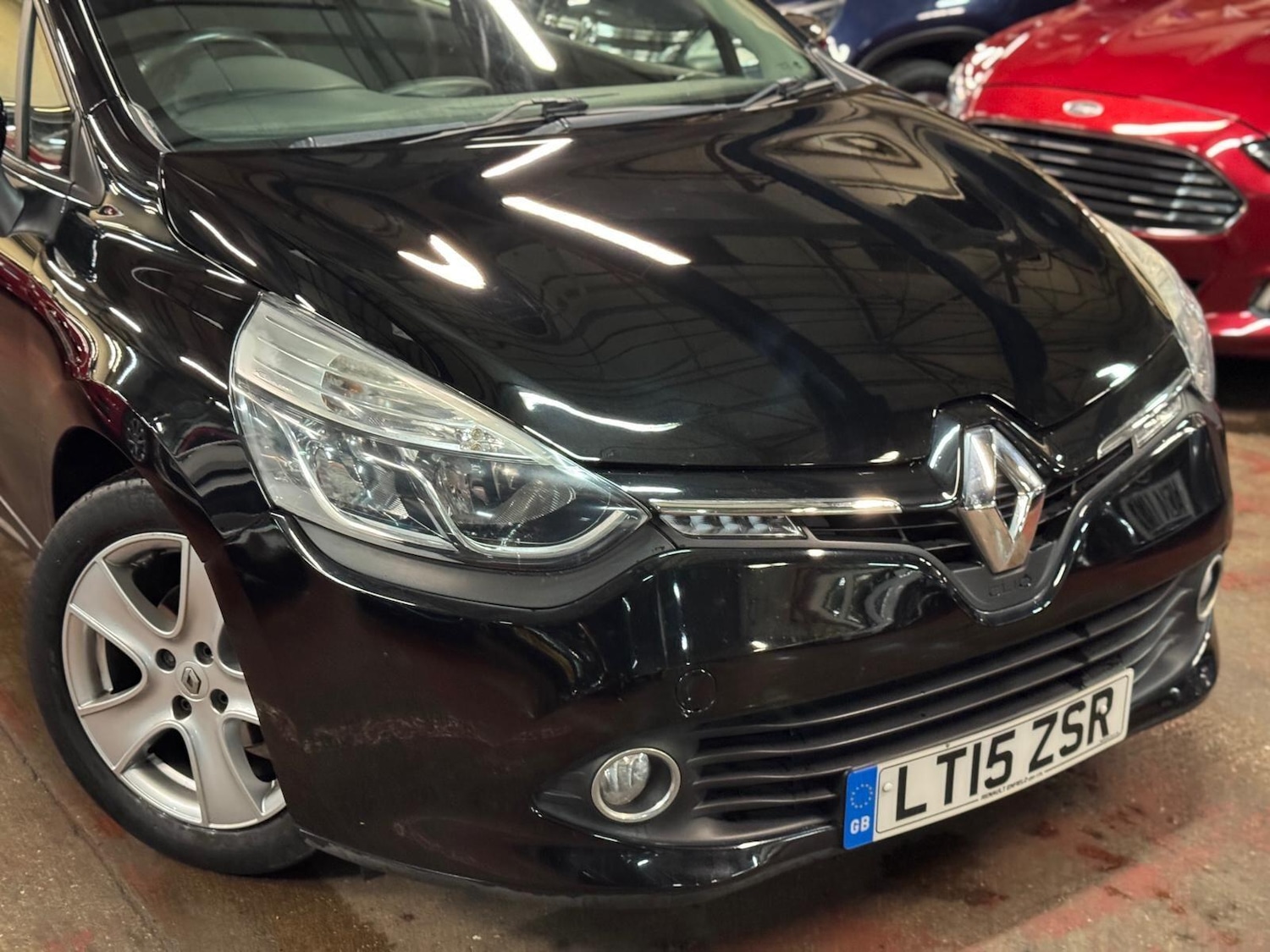 Used Renault Clio 2015 for sale - 76887152: Photo 10